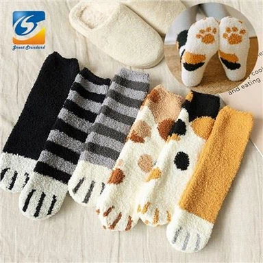 Жіночі пухнасті шкарпетки